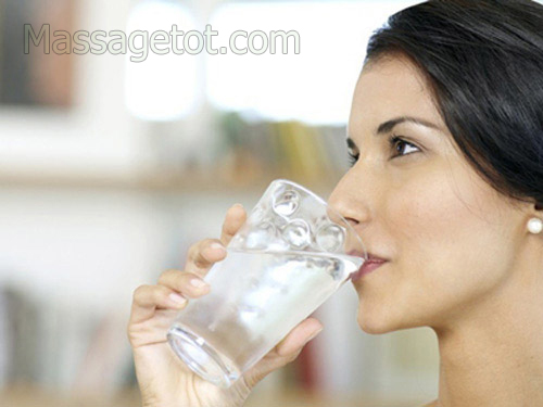 Uống nước thường xuyên